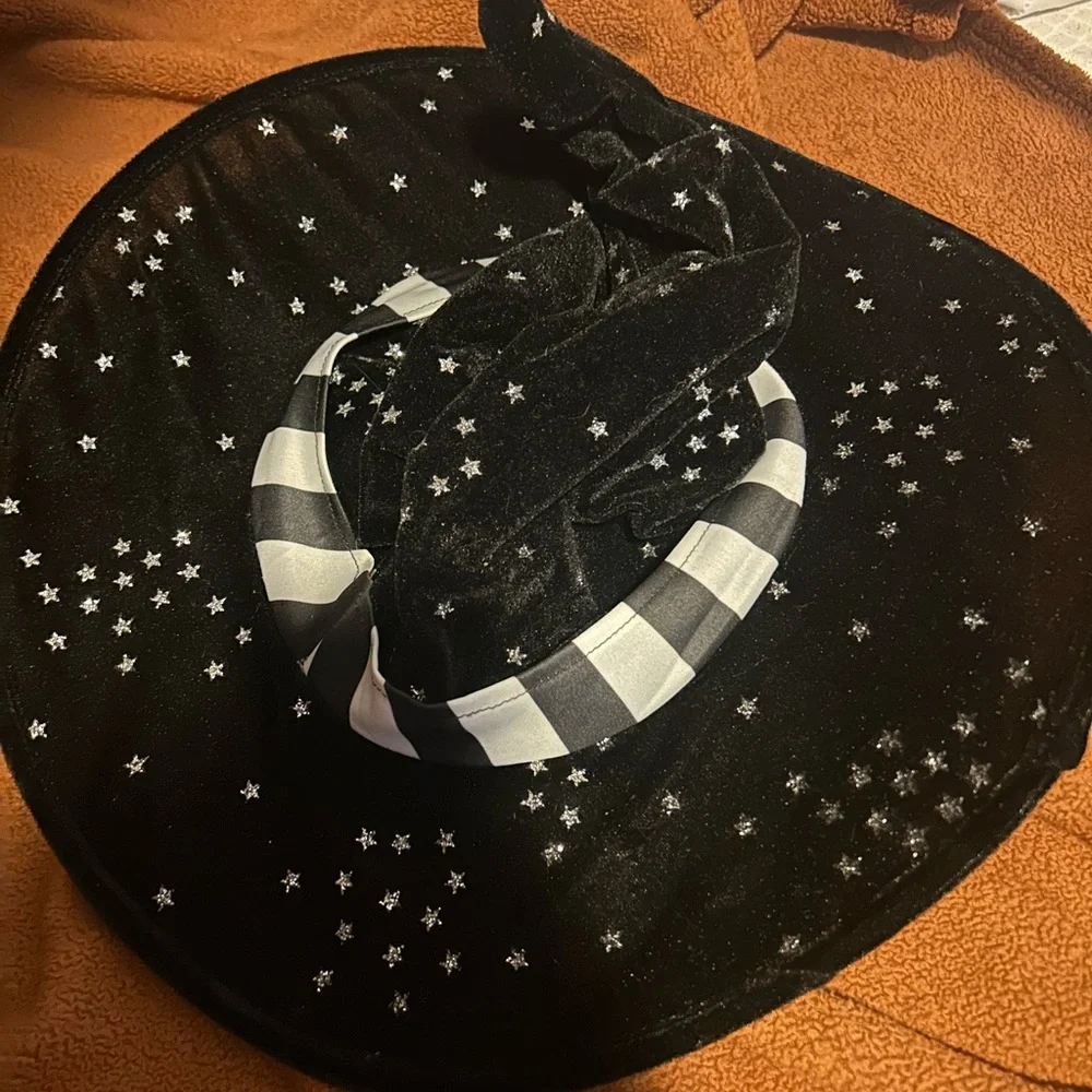 Witch hat - Picture 1 of 1